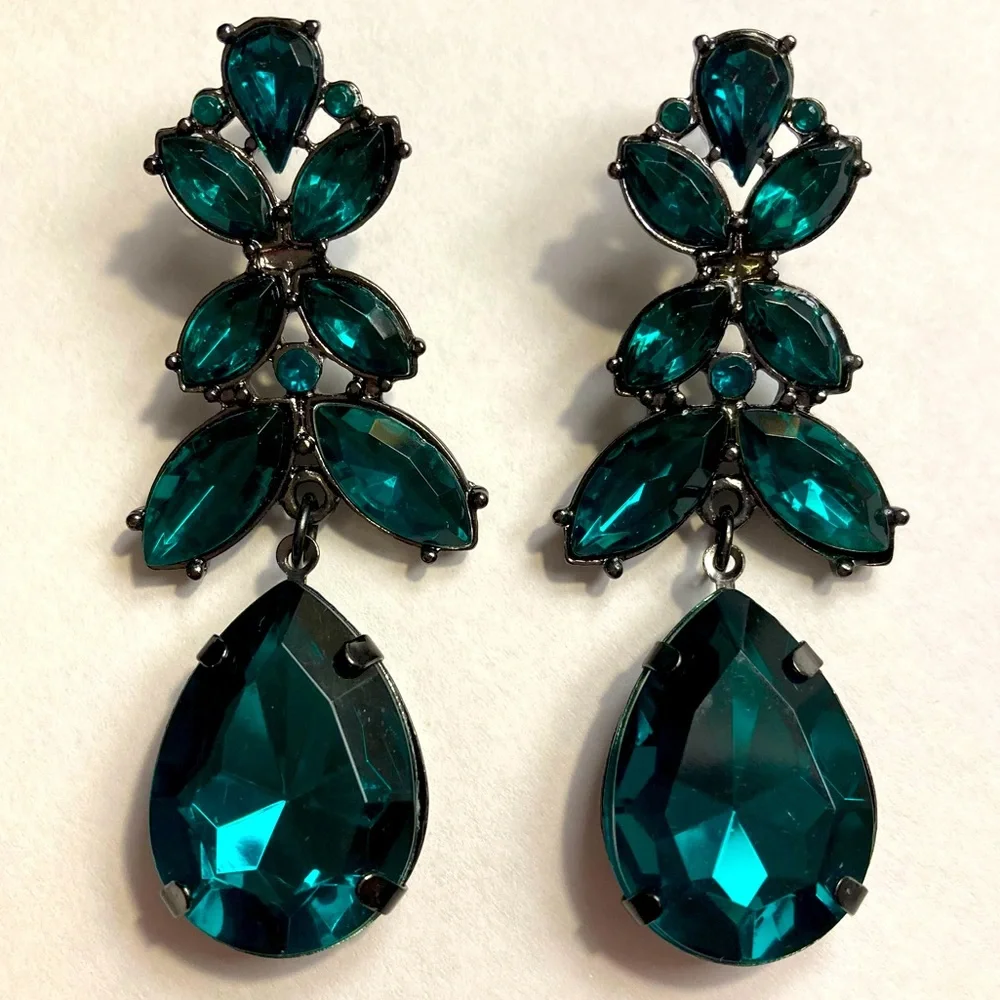 Express Emerald Green Earrings, Express Earrings, Express Jewelry, St. Patrick’s - Picture 1 of 11